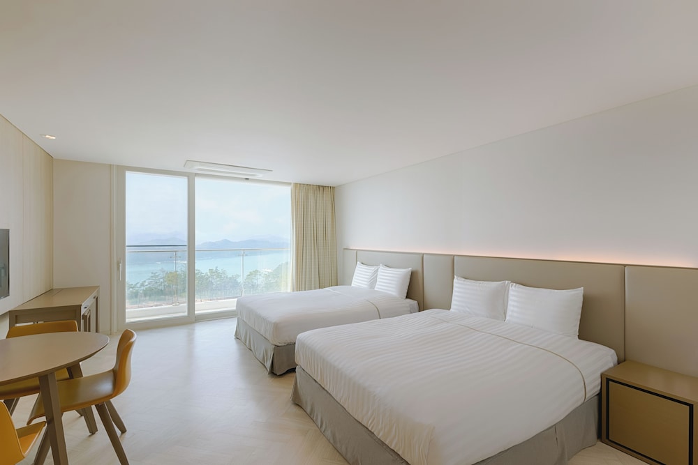 Resort, Family, 2 Double Beds, Partial Ocean View, Kitchen