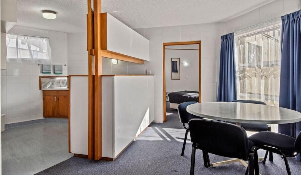 Motel Six 46/55