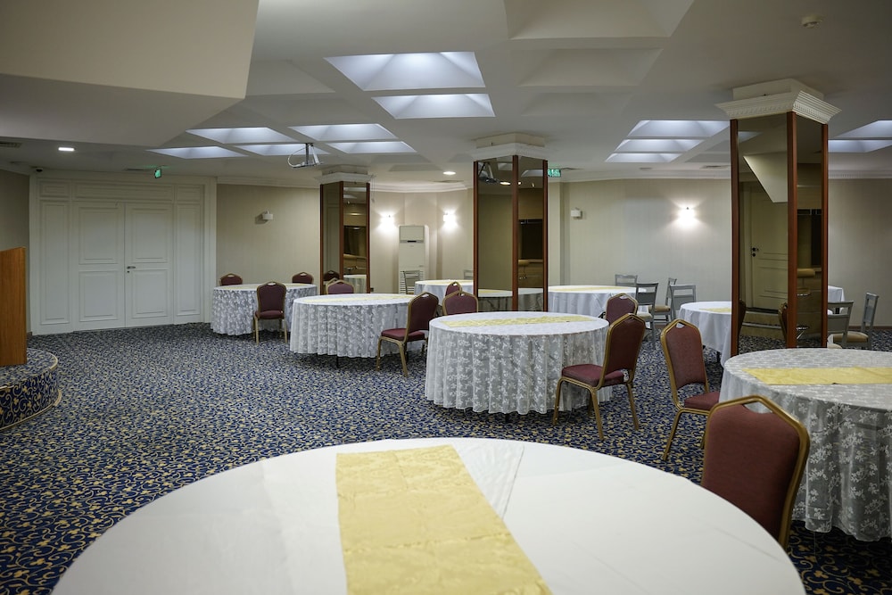 Enerji Hotel 37/46