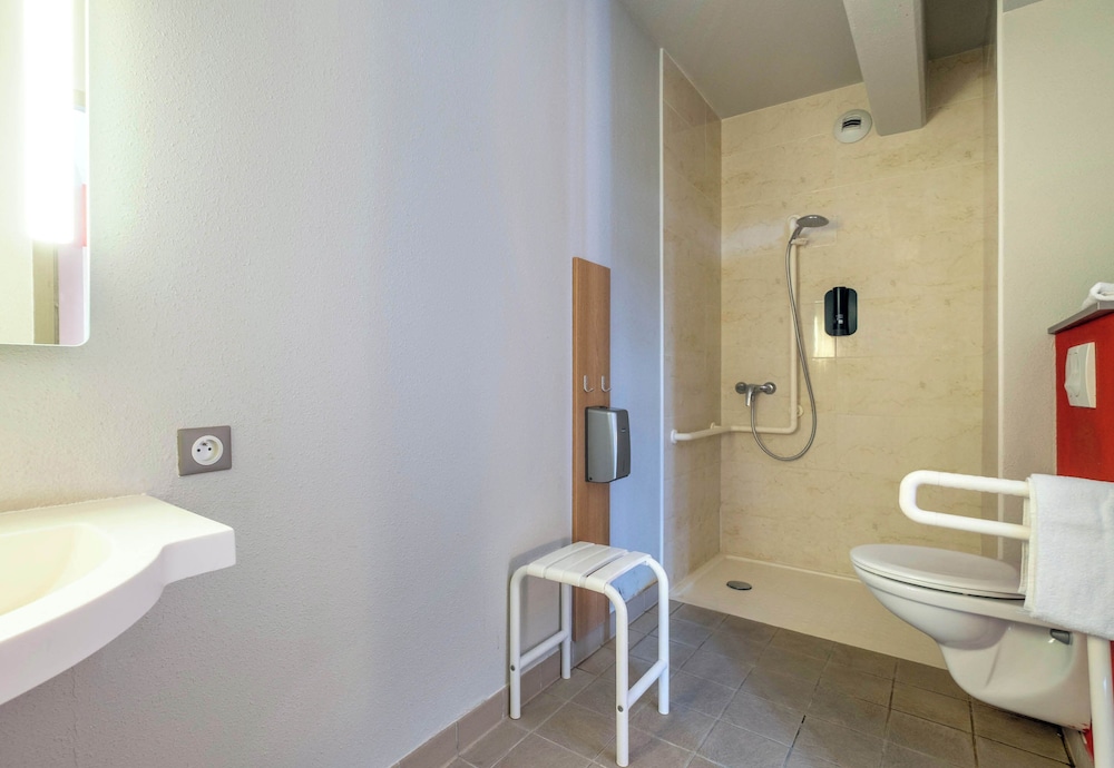 B&B HOTEL La Rochelle Beaulieu Puilboreau 46/50
