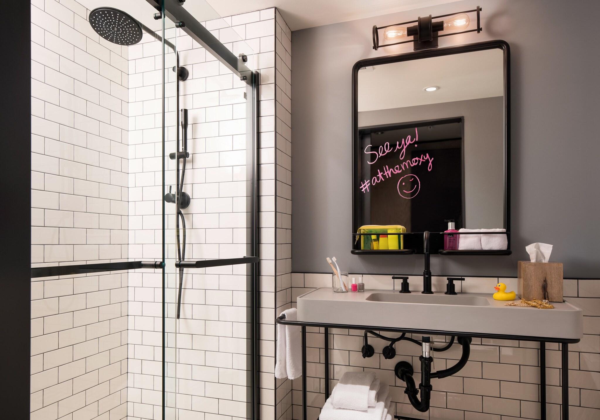 غرفة بسرير مزدوج لذوي الإعاقة، Moxy Seattle Downtown 10/10