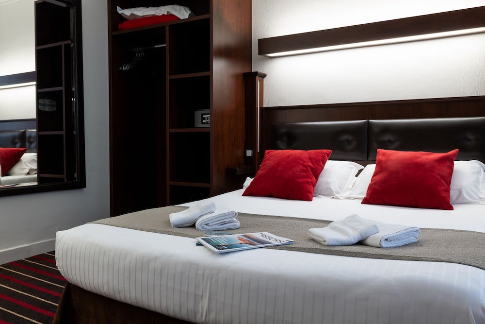 COMFORT, DOUBLE BED, CASTLE VIEW