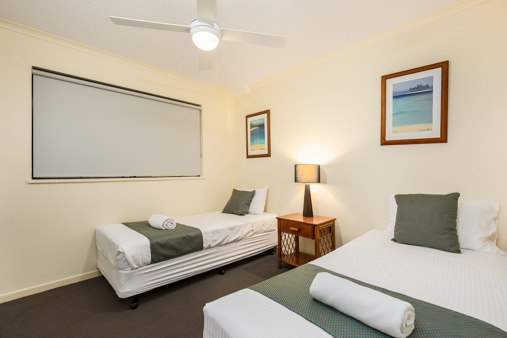 3 Bedrooms, Apartment, 2 Double and Twin Beds, Garden View