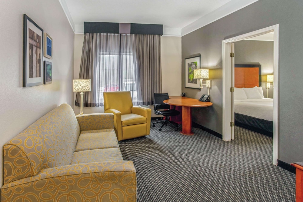La Quinta Inn & Suites by Wyndham Birmingham Hoover 27/43