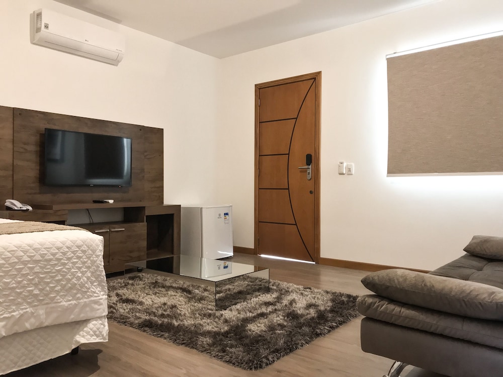Micheline Hotel Tricot 52/71