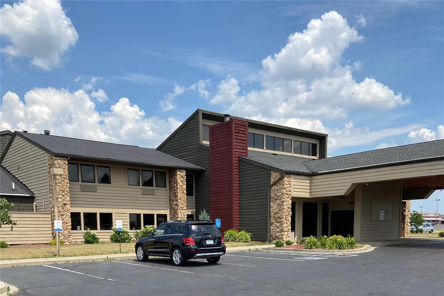 Quality Inn and Suites Goshen IN 23/25