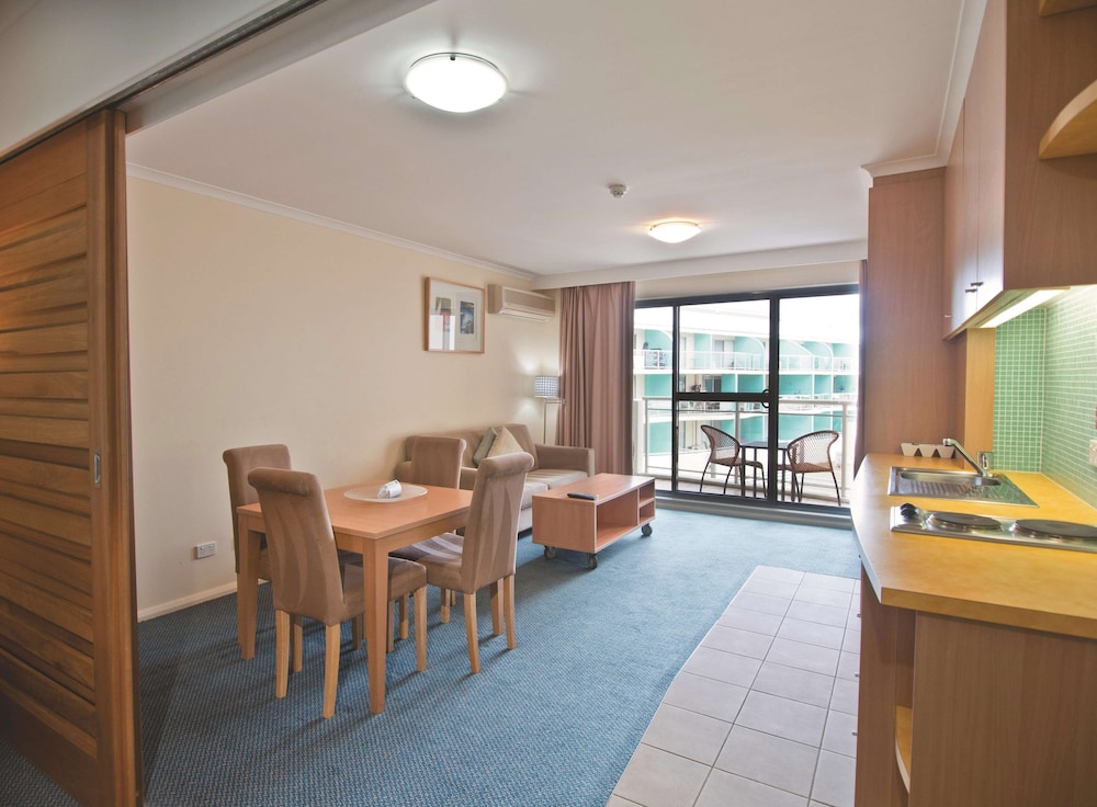 Oaks the Entrance Waterfront Suites 50/71