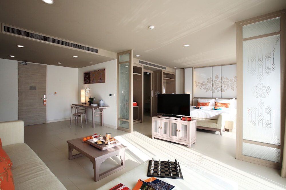 Proud Phuket Hotel 44/60