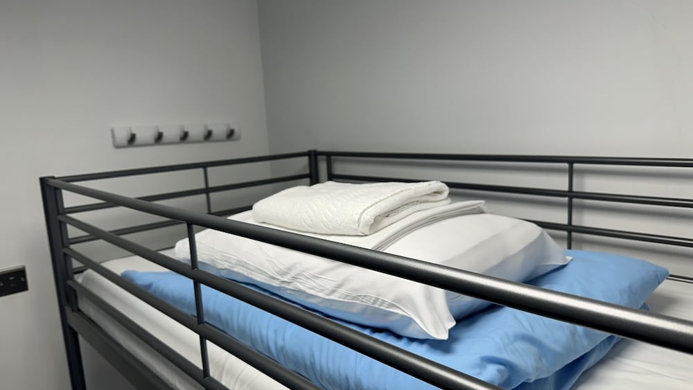 PRIVATE, MIXED DORM, TWIN BEDS