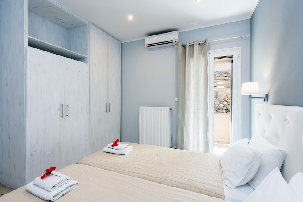2 Bedrooms, Apartment, Queen and Twin Beds, 2 Sofa