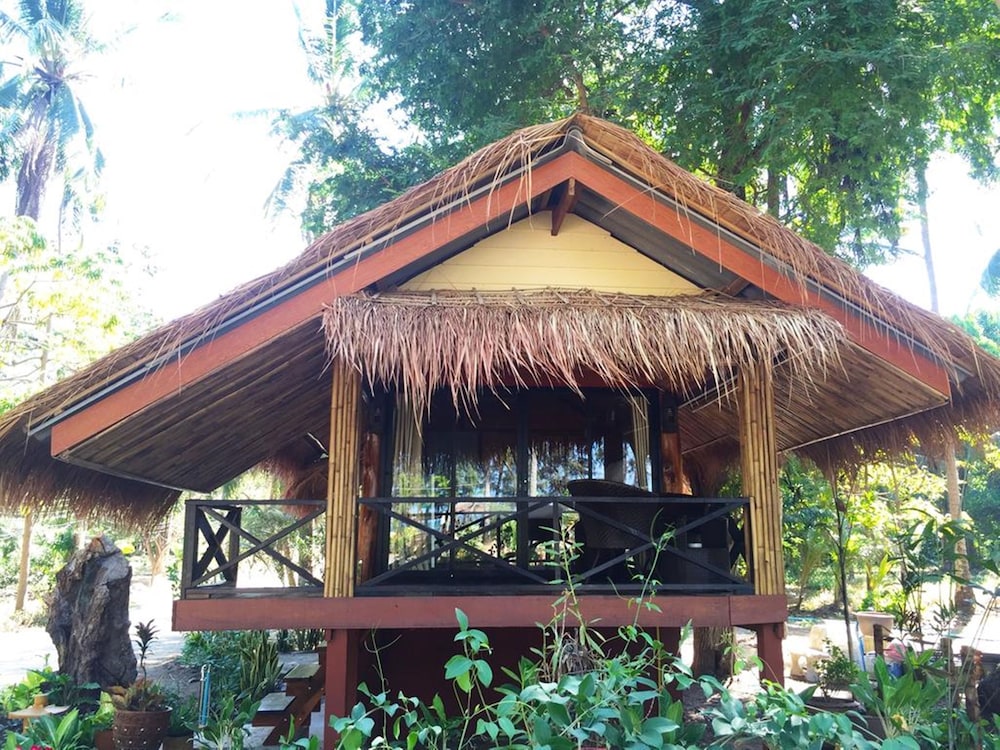 Long Beach Chalet 2/75