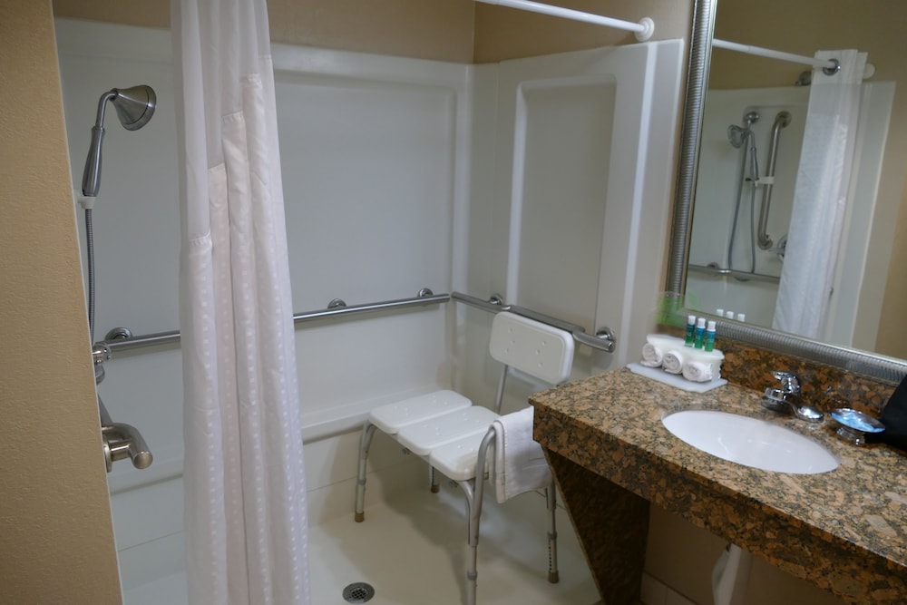 Holiday Inn Express Greensburg 15/50