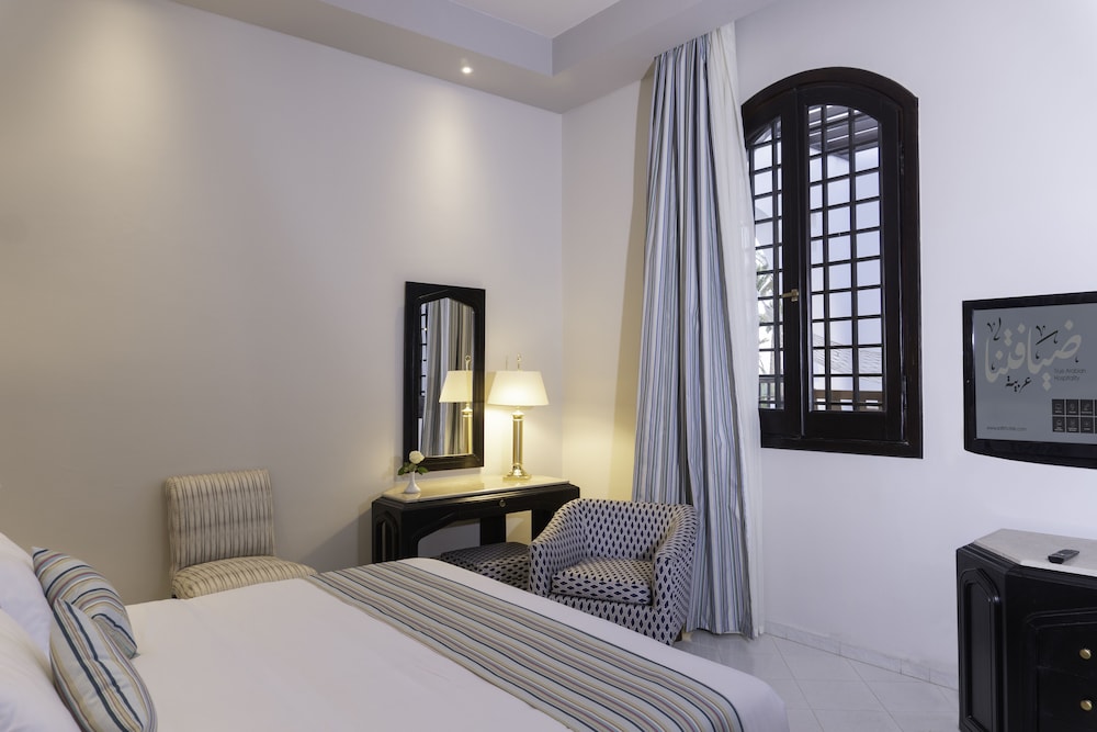 Family Suite, King Bed, Sofa