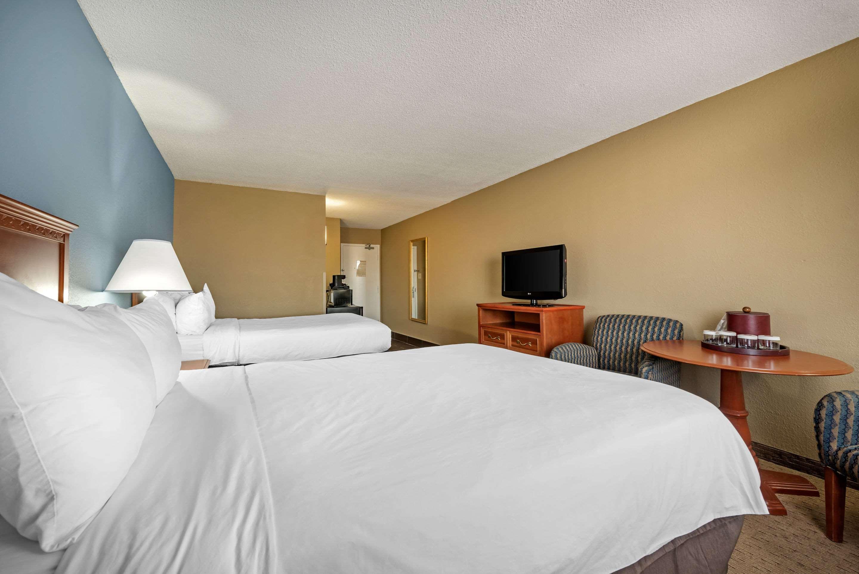 ROOM, 4 BEDS, 2 DOUBLE BEDS