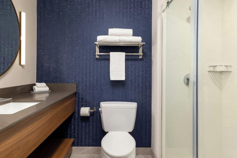 جناح بسرير كينج مع أريكة، Wingate By Wyndham Spokane 2/3