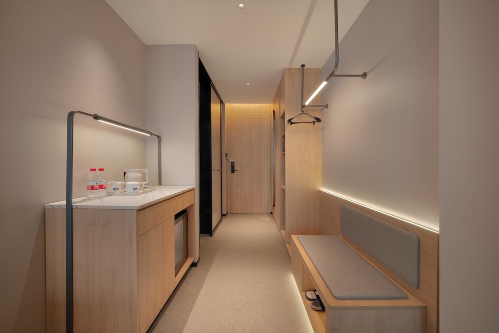 YiWu Zhonglian Kaixin Hotel 53/75