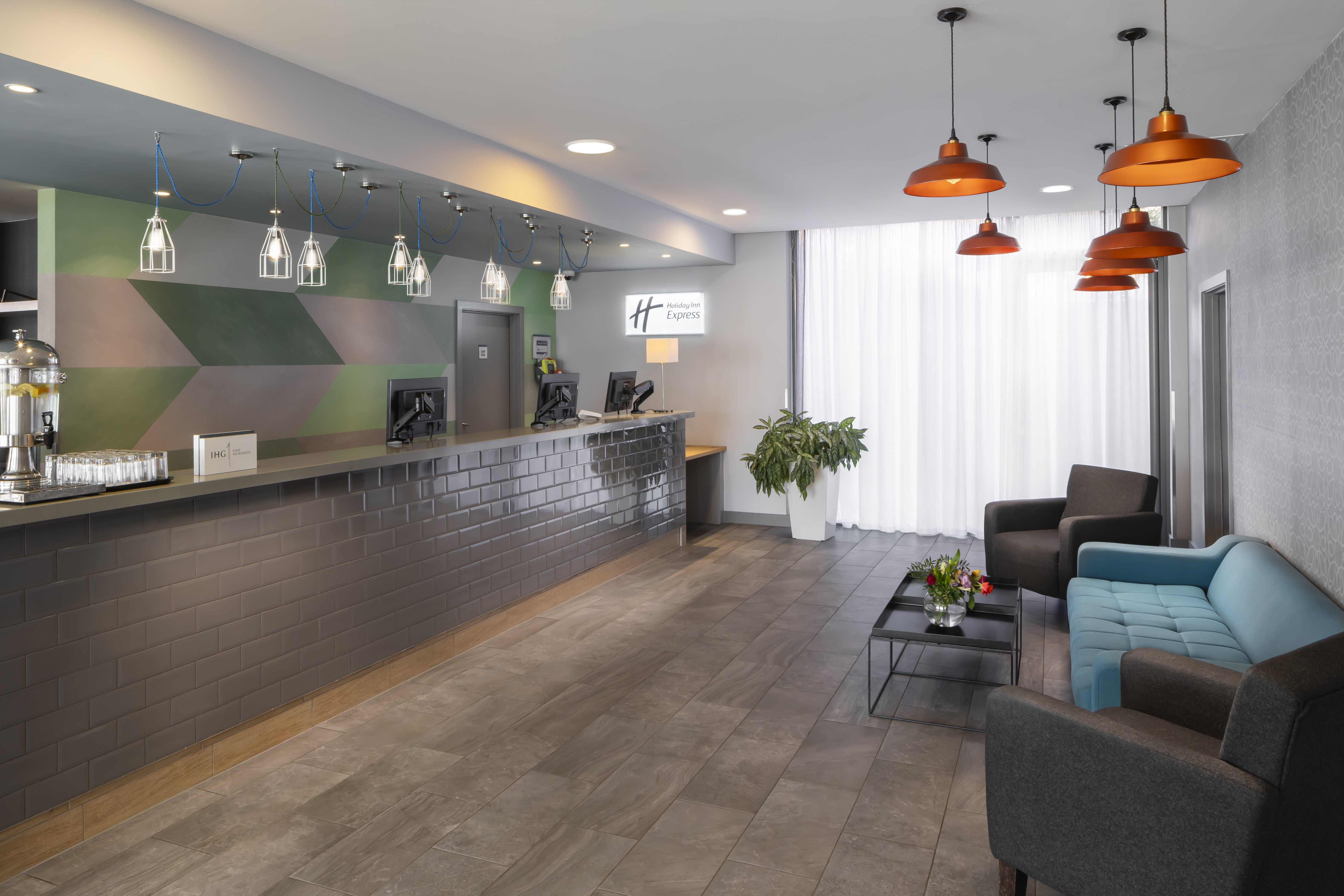 Holiday Inn Express Aberdeen Airport 16/72