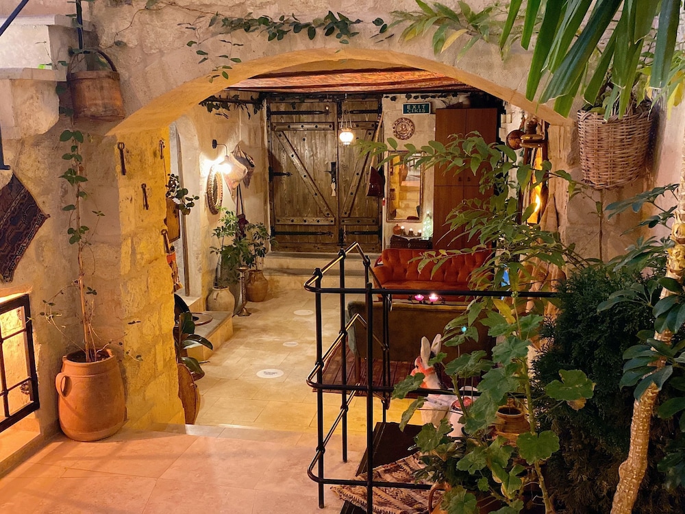 Shadow Cave House 10/49