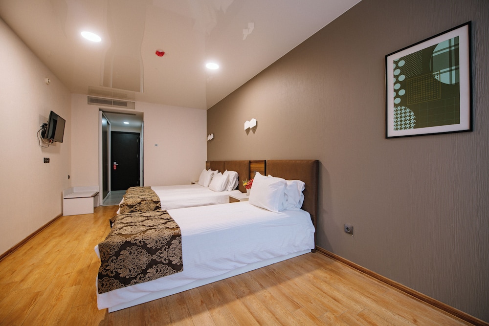 غرفة ثلاثية، Iveria Inn Tbilisi 8/10