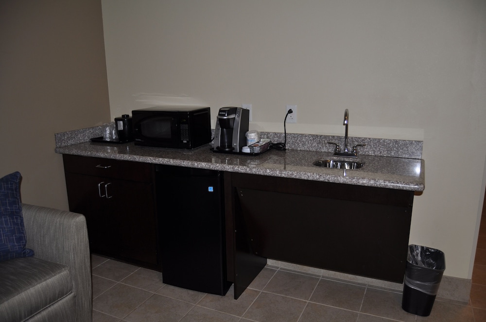 Holiday Inn Express And Suites Lebanon 28/40