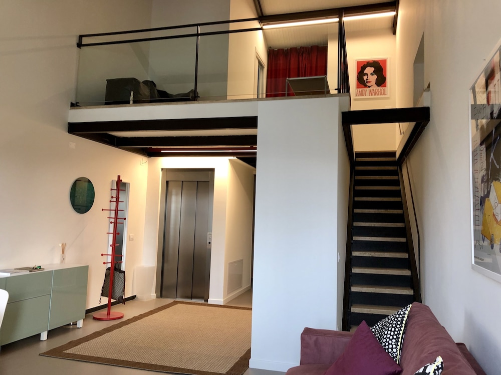 Rivadige Suite 23/50