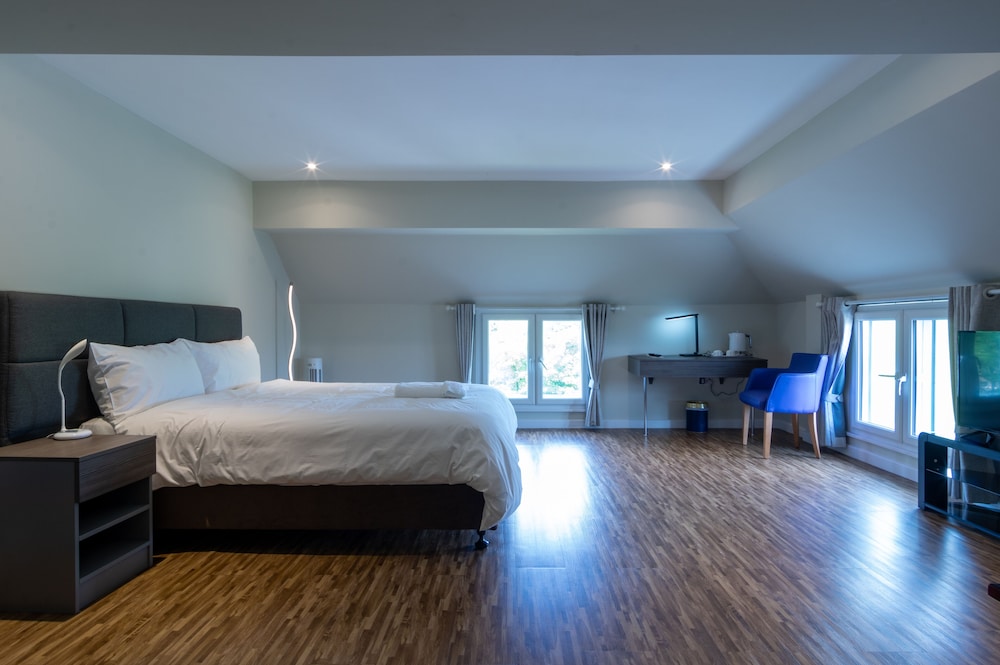 The Gissons Hotel 20/50