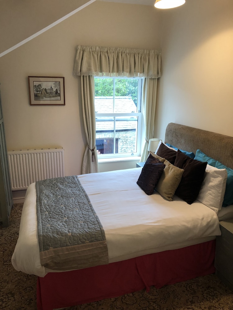 Picton House Hotel 7/45