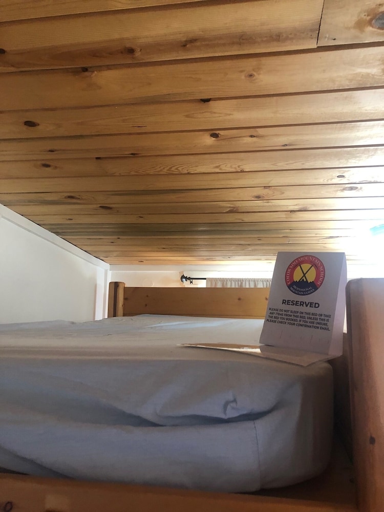 Estes Park Adventure Hostel 6/26