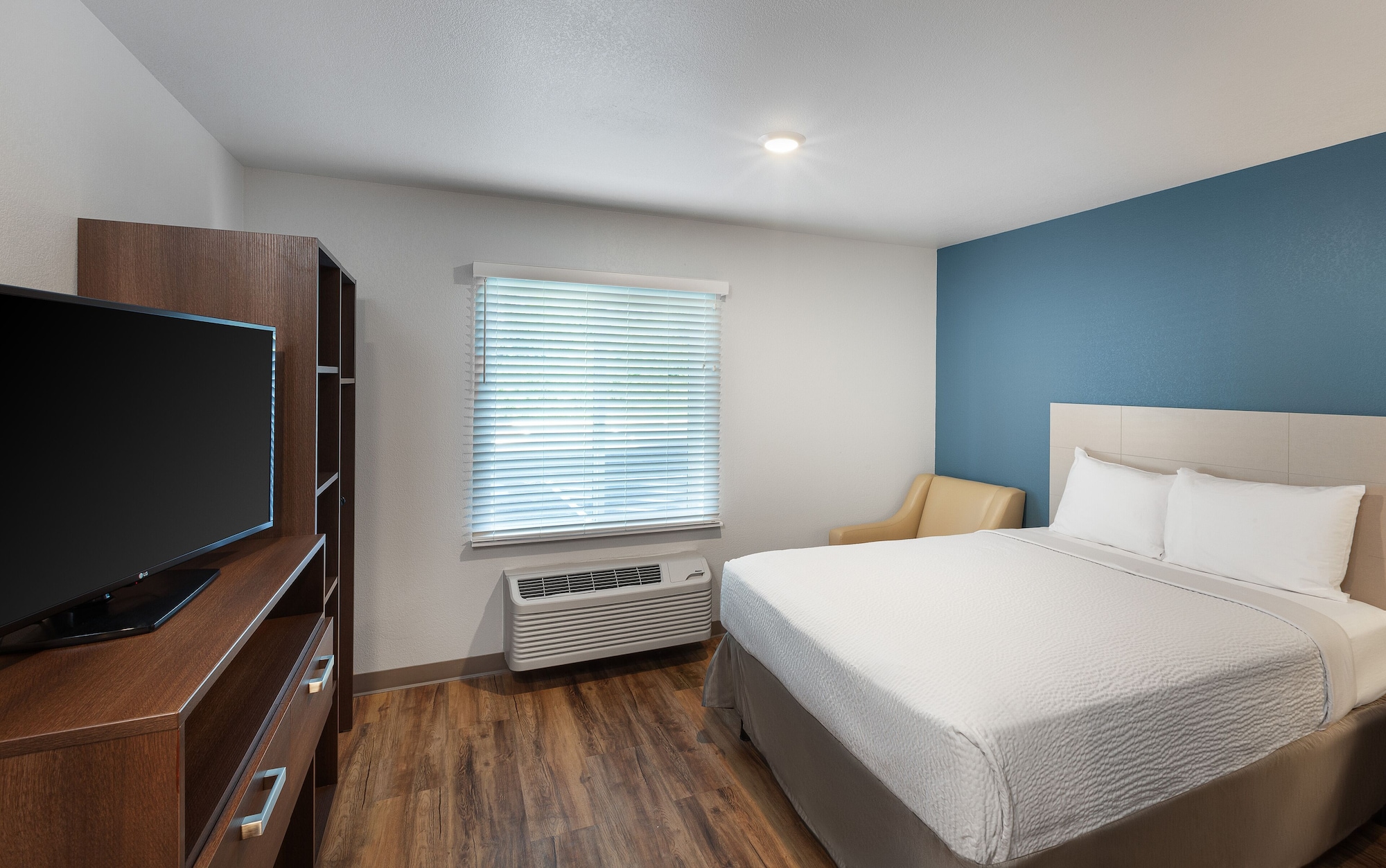 STANDARD, QUEEN BED
