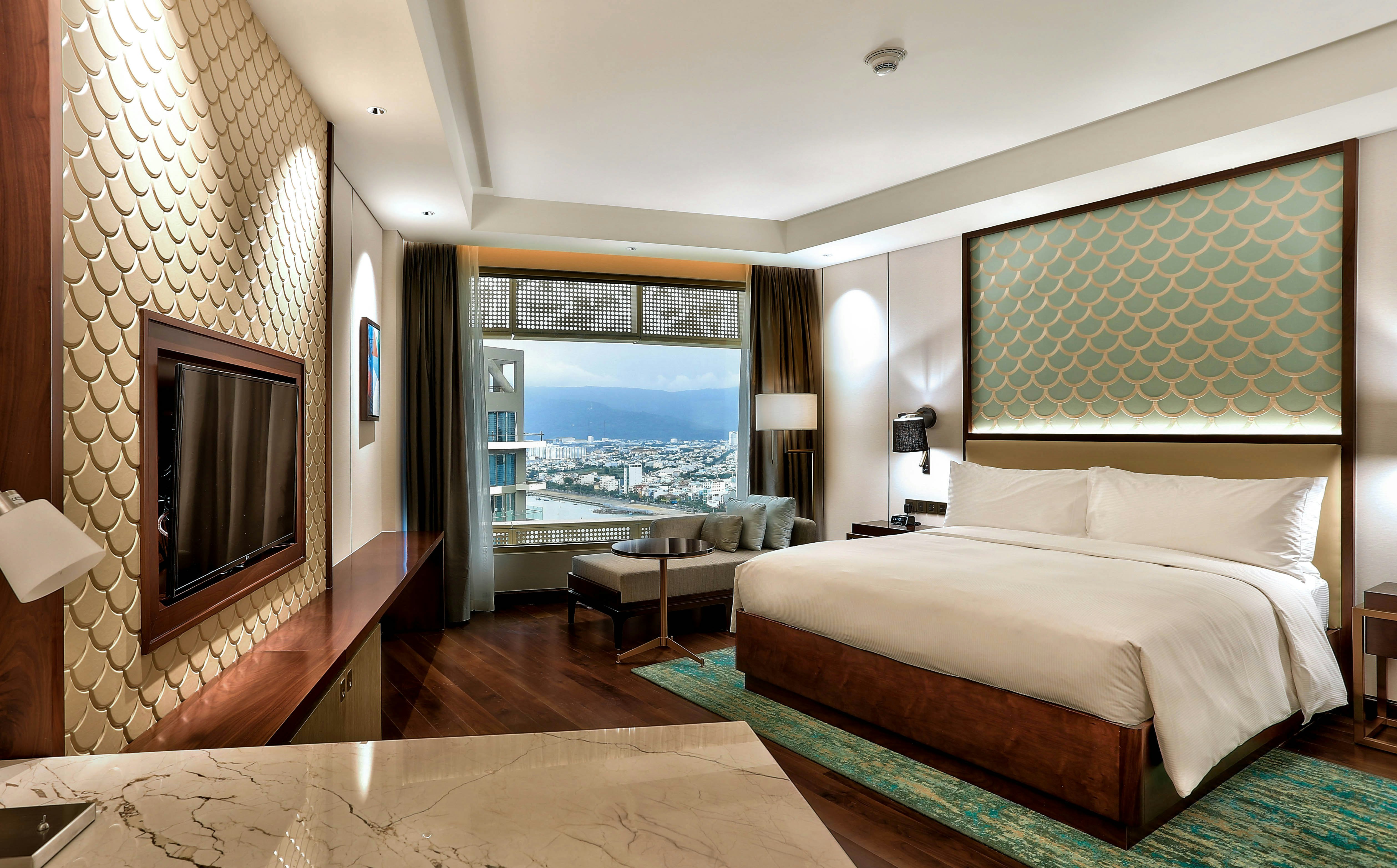 EXECUTIVE, KING BED, OCEAN VIEW
