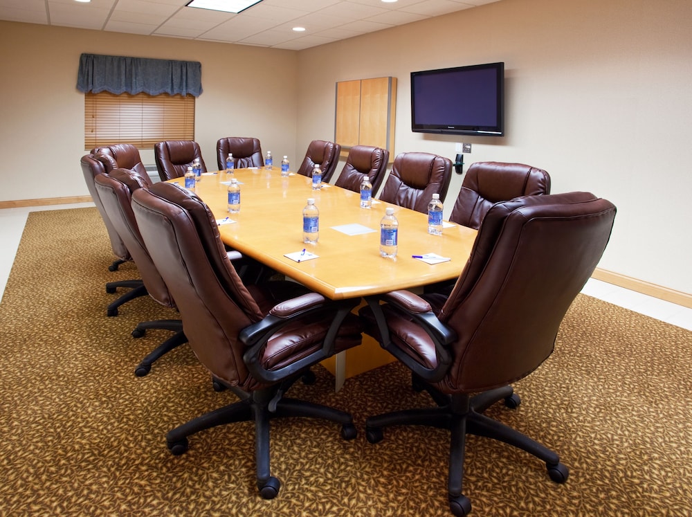 Holiday Inn Express Hotel and Suites Chesterfield - Selfridge Area 53/57