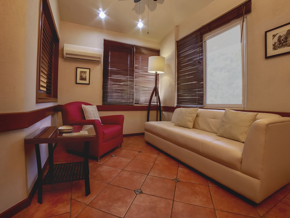 Alcazar Suites 18/30