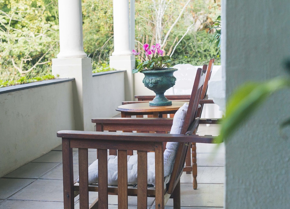 Osborne House - Guest House 45/72