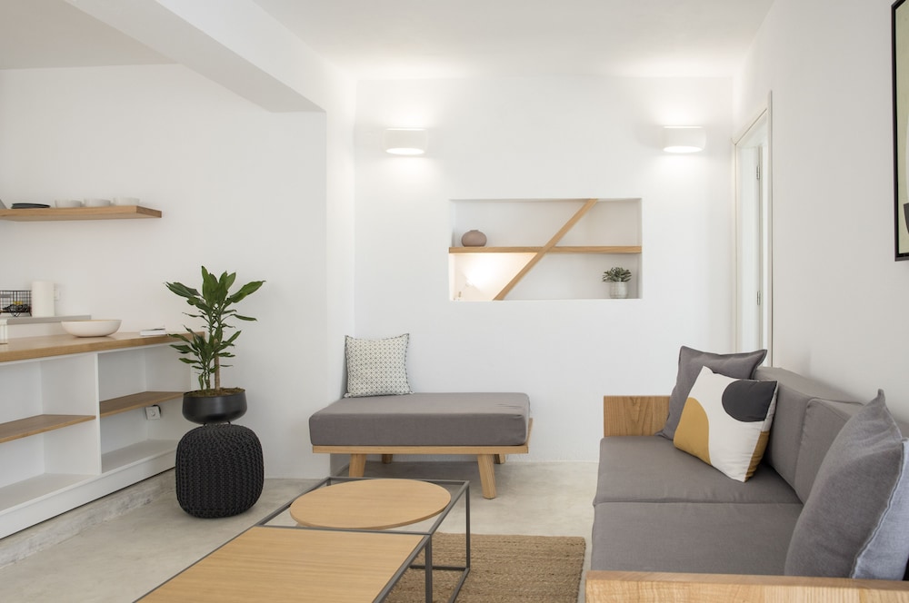 Valery Suites 32/54