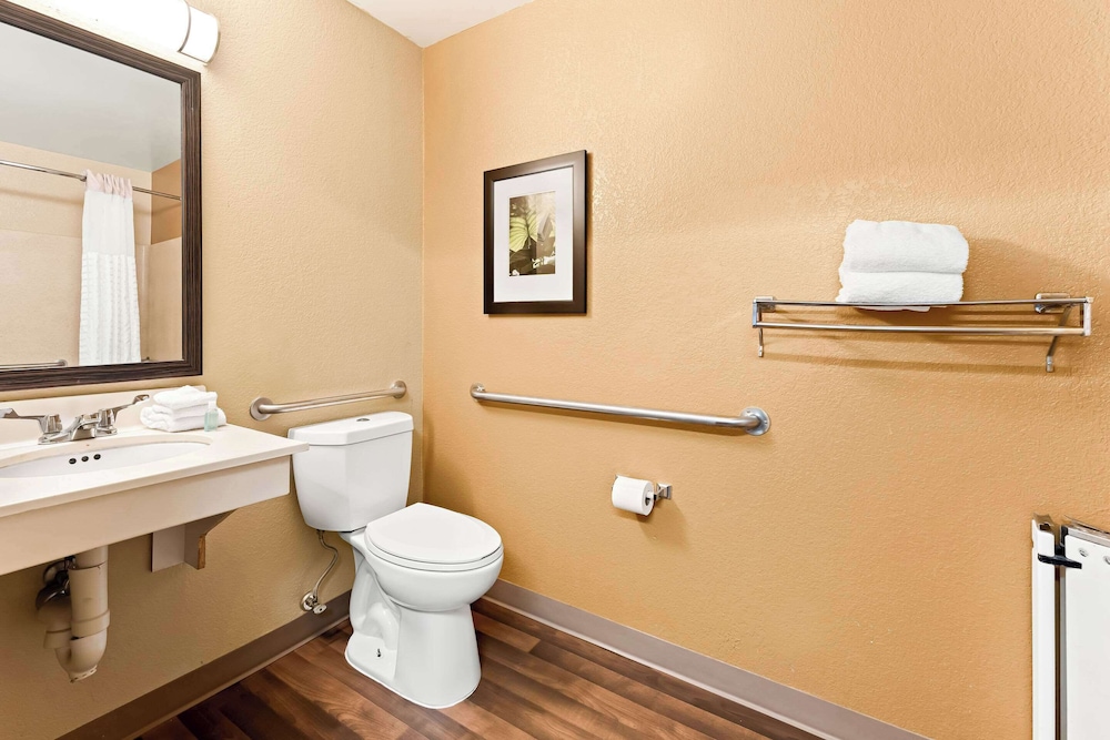 Suburban Studios Columbus Fort Benning Area 30/34