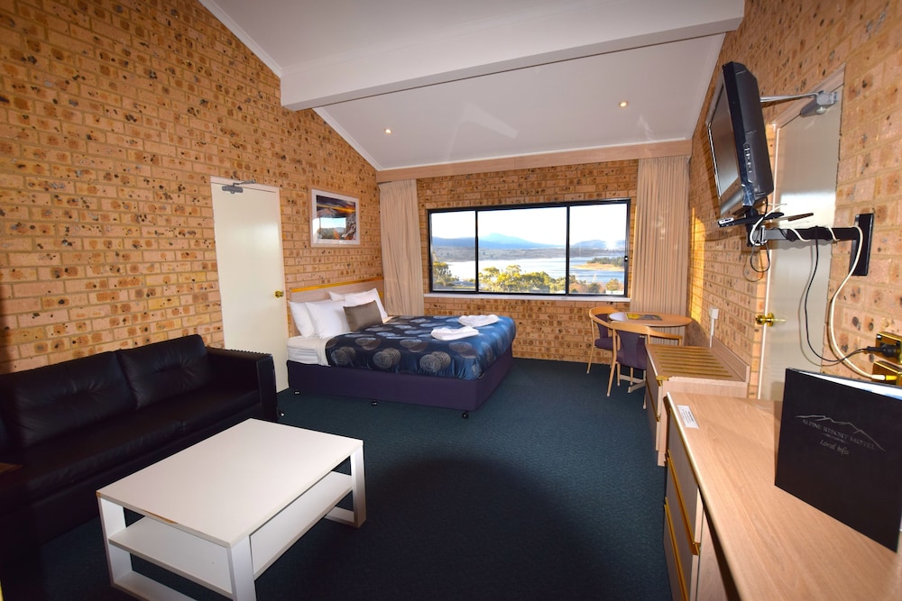 Alpine Resort Motel 48/50