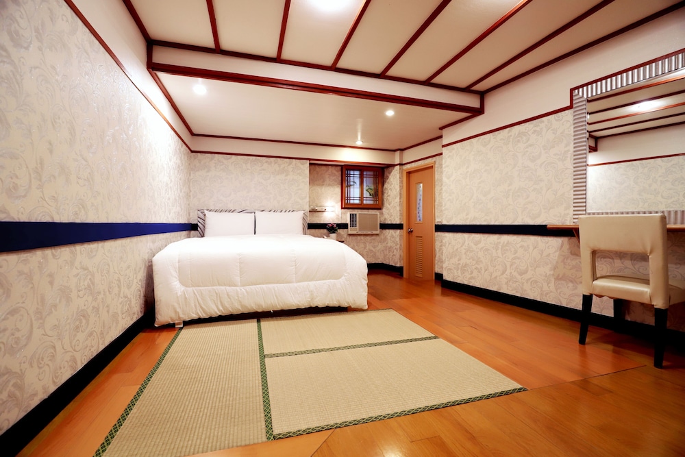 Gorgeous Hot Spring Resort 20/50