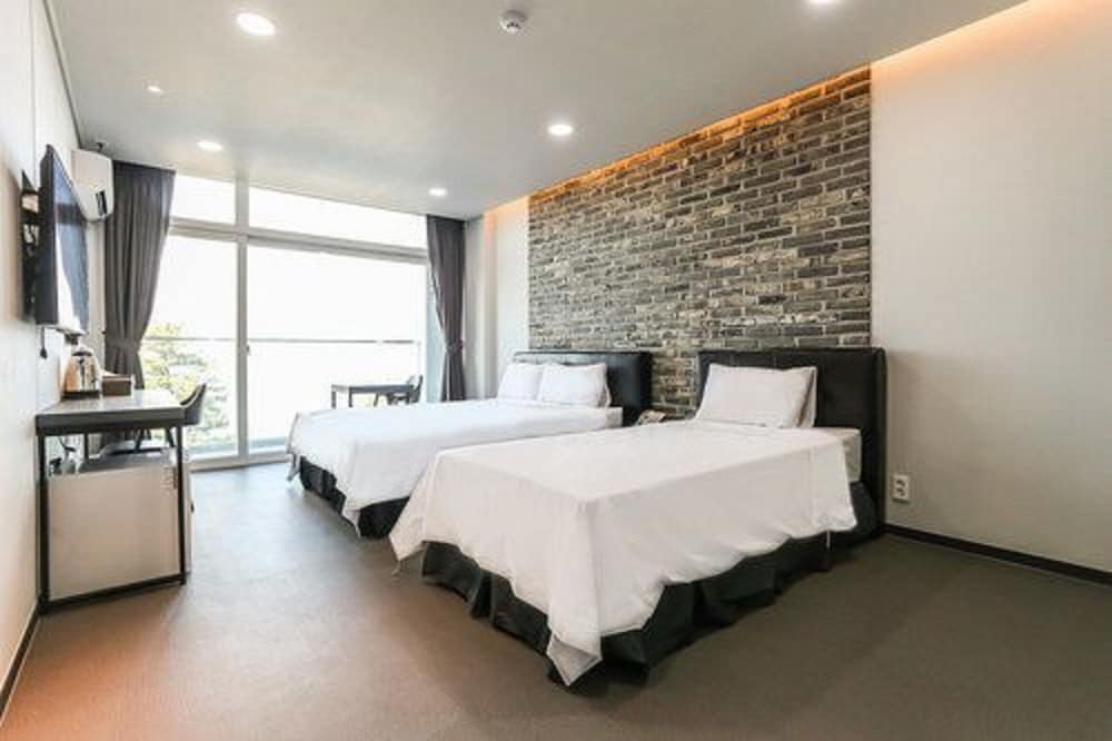 STANDARD, TWIN BEDS, OCEAN VIEW
