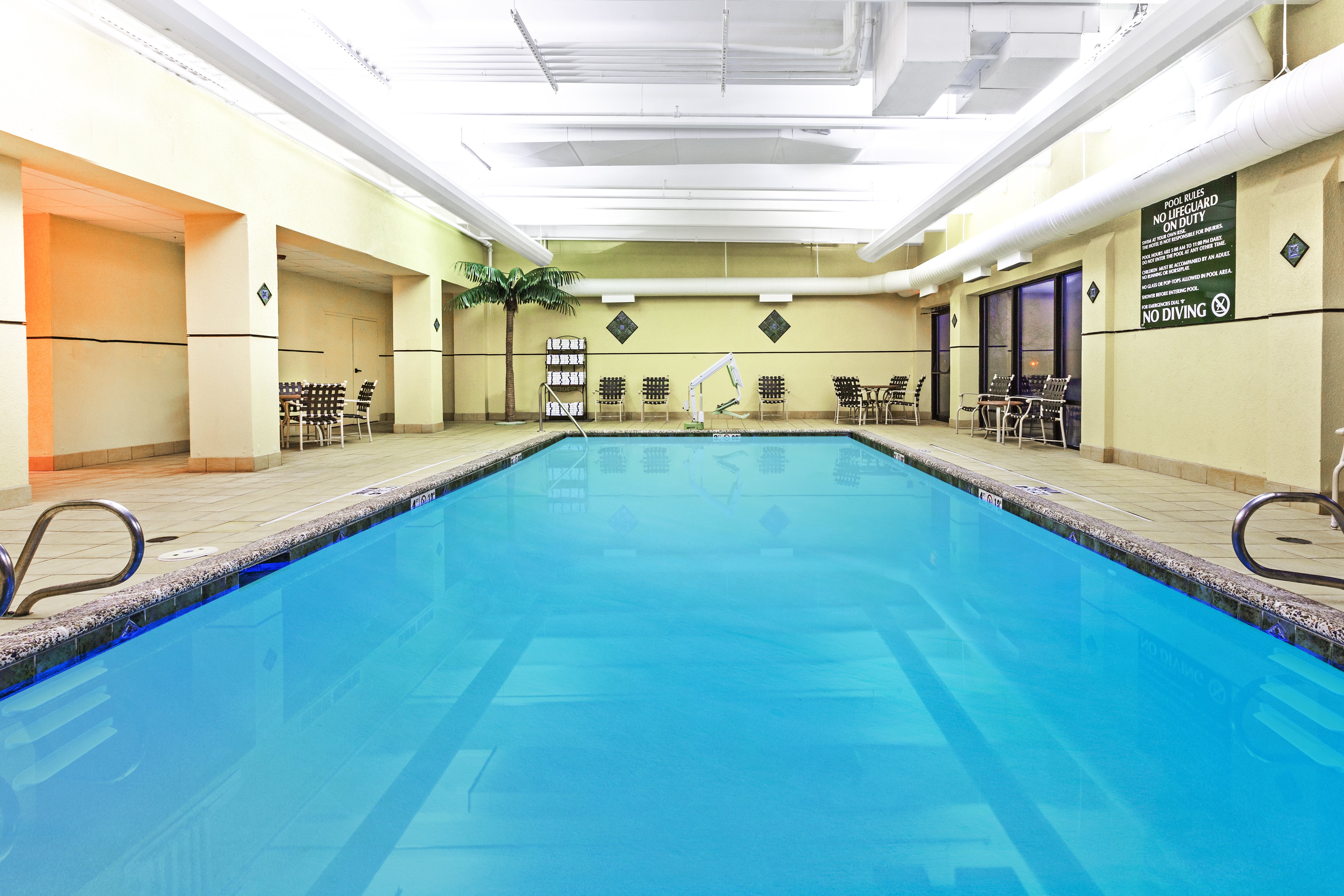 Holiday Inn Hotel And Suites Springfield I 44 31/77