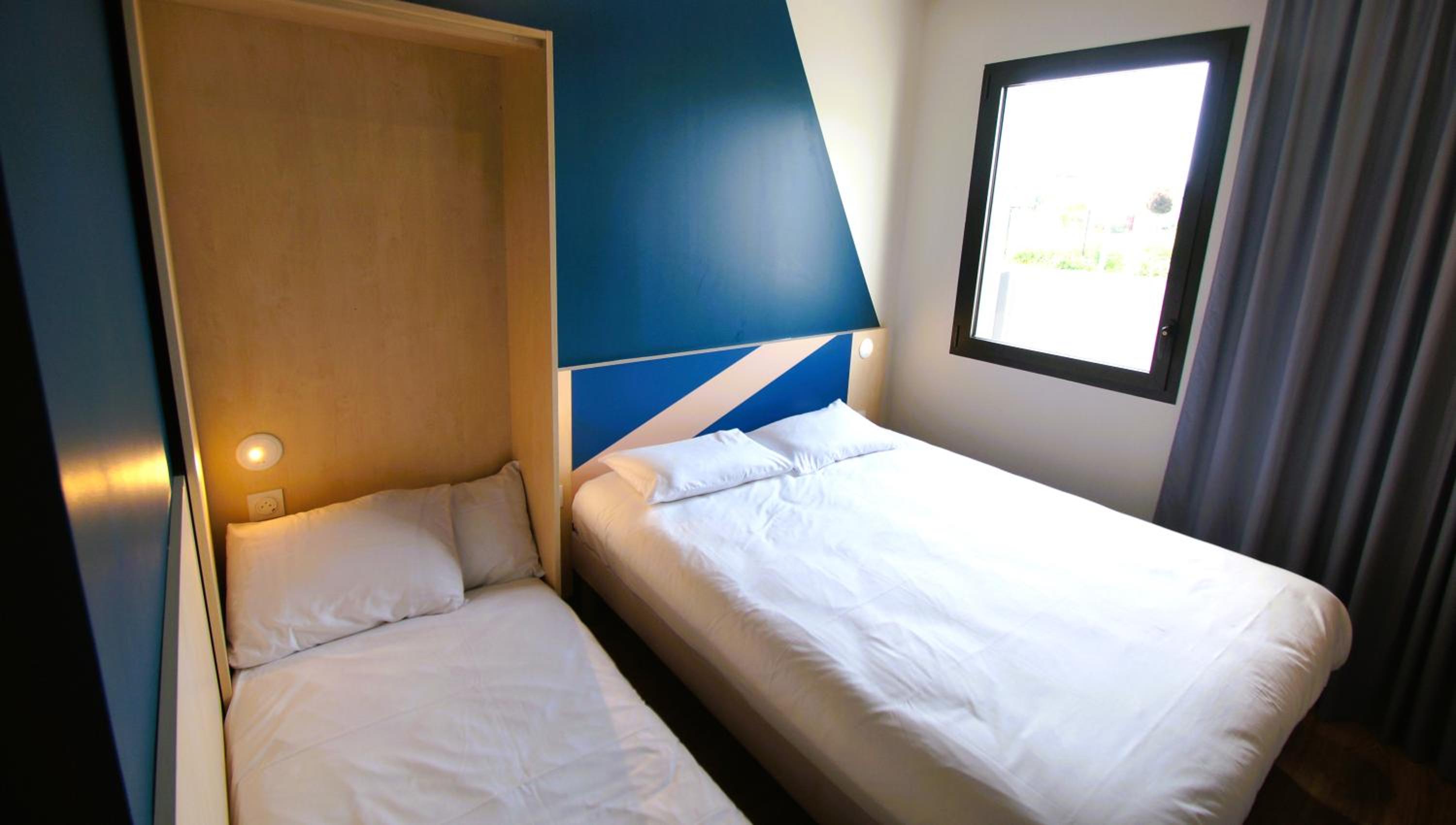 Room, Triple, 1 Queen and 1 Single Bed, Sofa