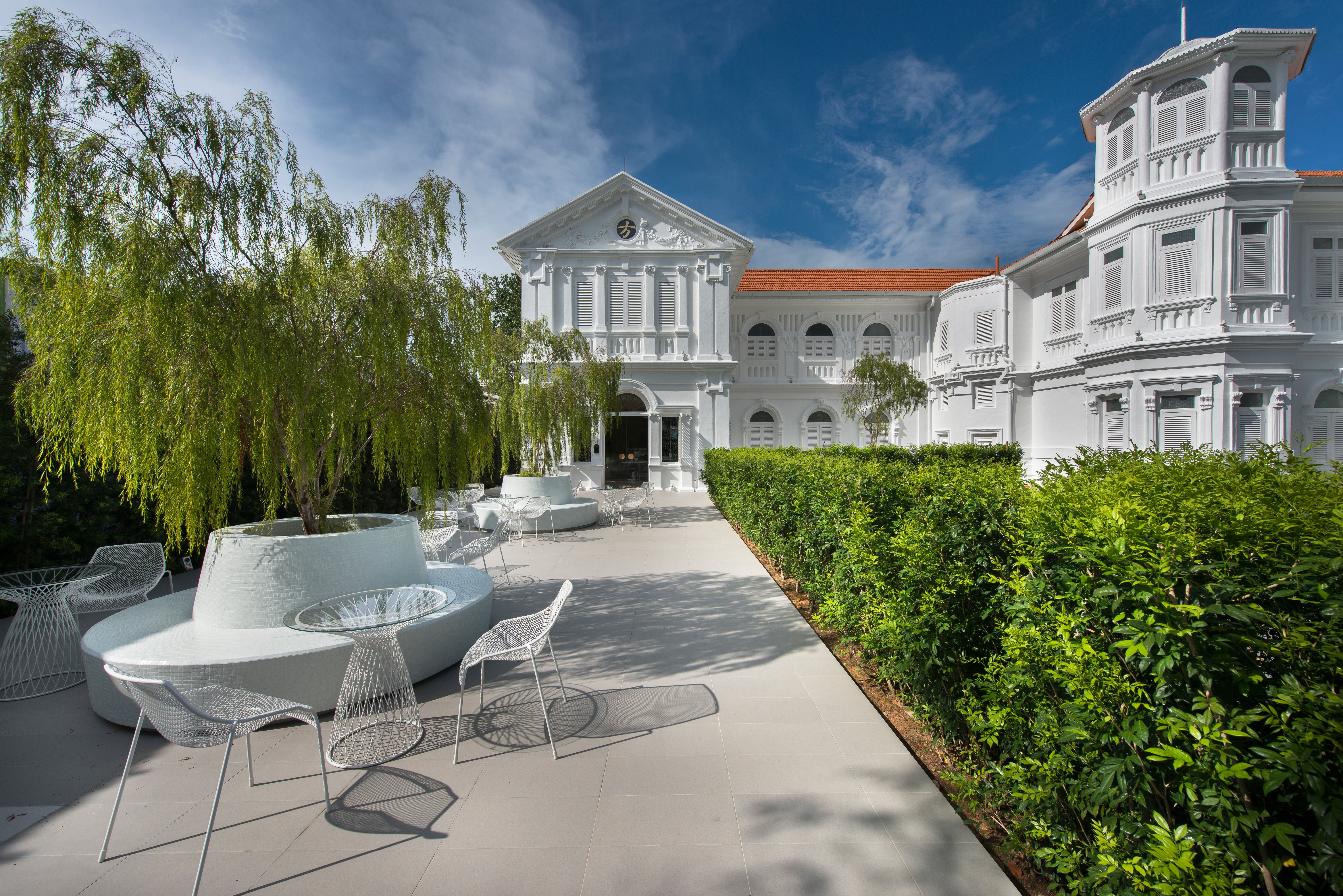MACALISTER MANSION 25/26