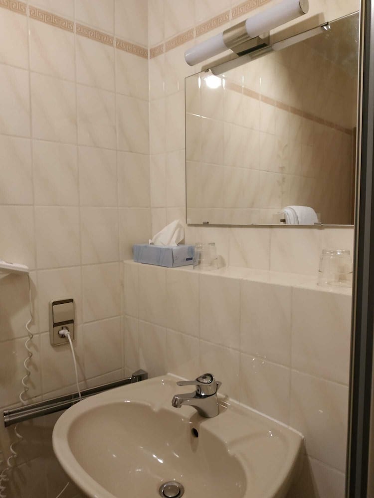 Retro, Family, Double and Twin Beds, No Balcony، Hotel Waldblick 2/3