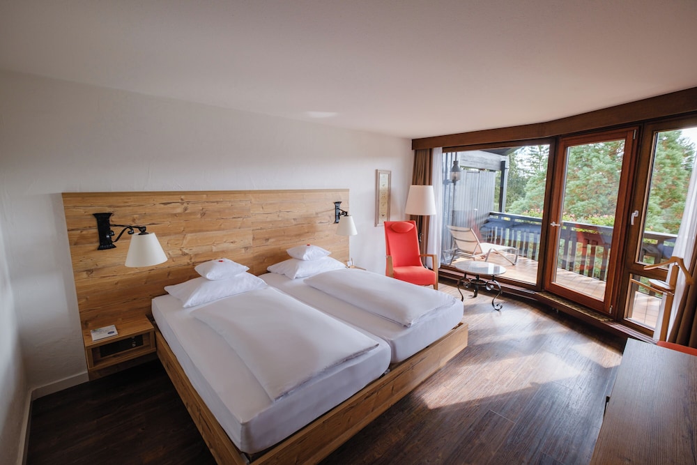 Superior, Suite, Double Bed, South Side