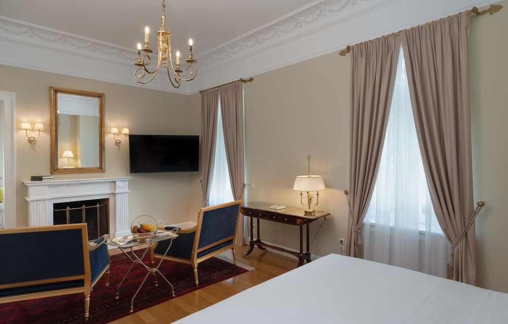 Noble Suites 19/68