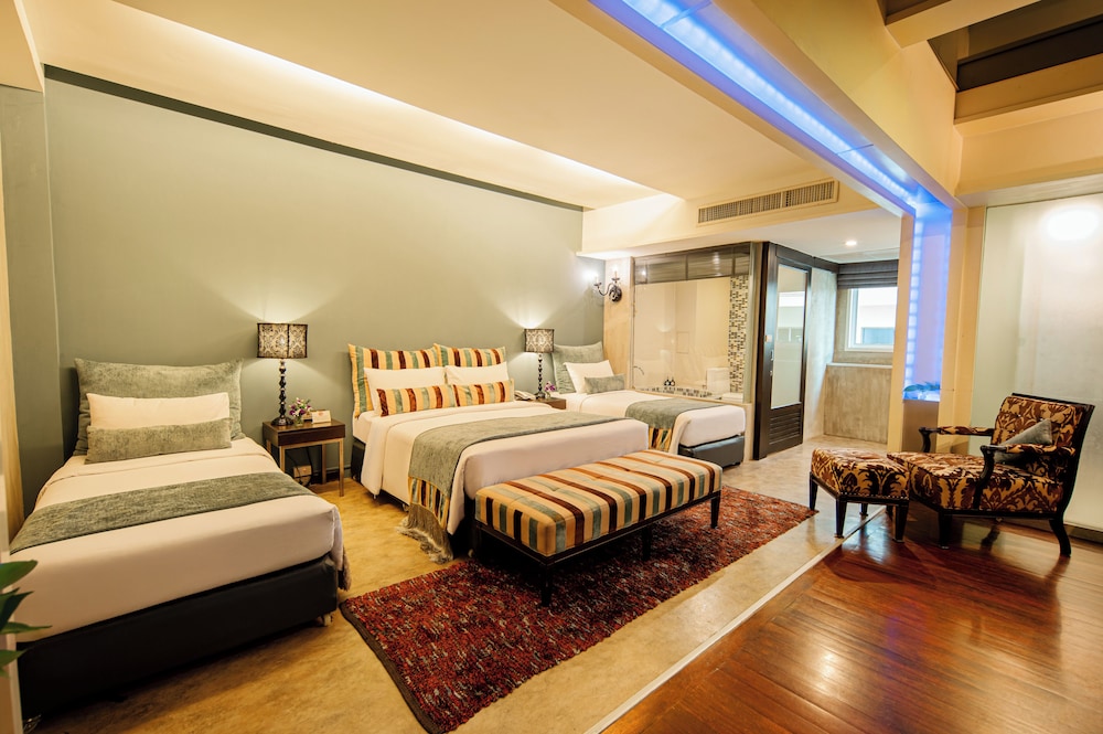 L Room, Double Bed, No Balcony