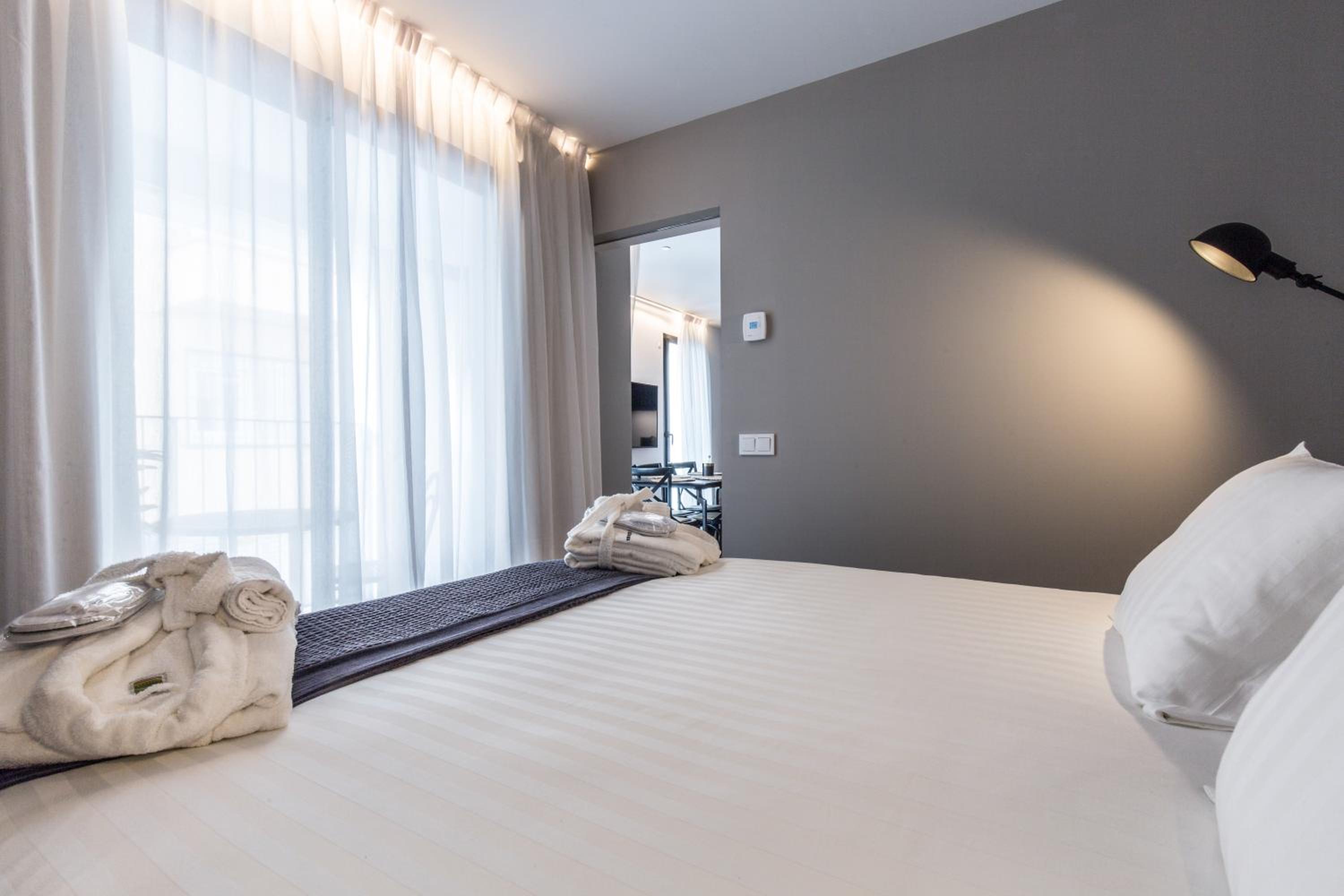 2 Bedrooms, Apartment
