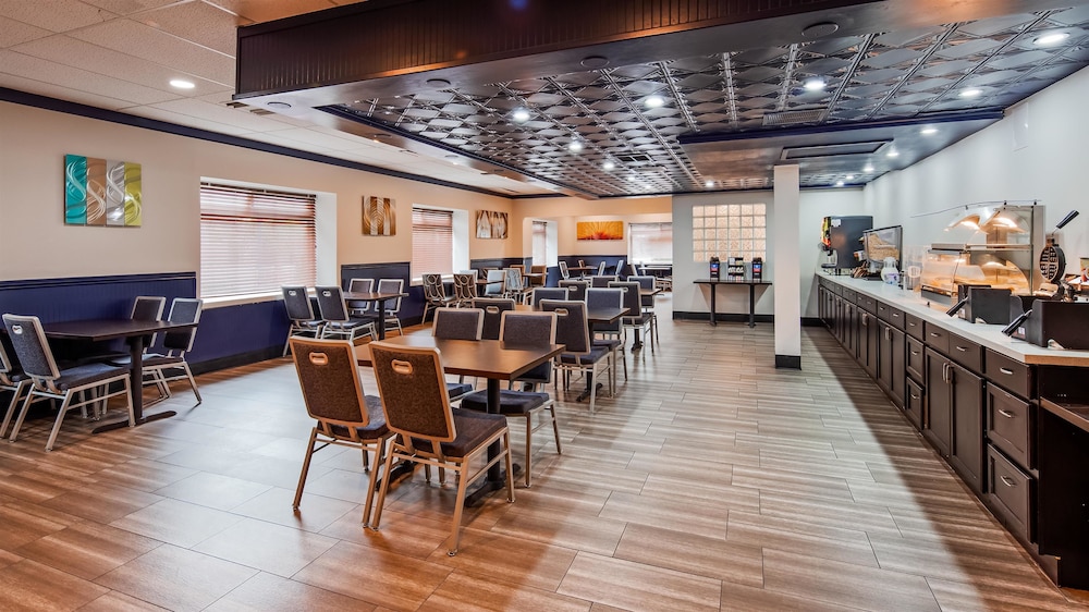 Surestay Plus Hotel By Best Western Sacramento Cal Expo 31/39