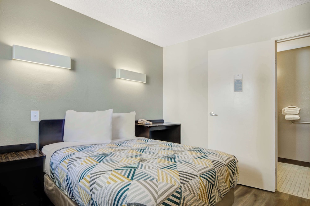DELUXE, DOUBLE BED, ACCESSIBLE