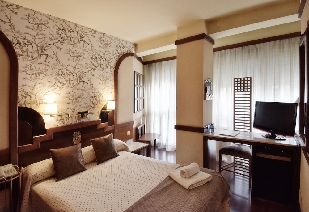 Room, Single, Double Bed