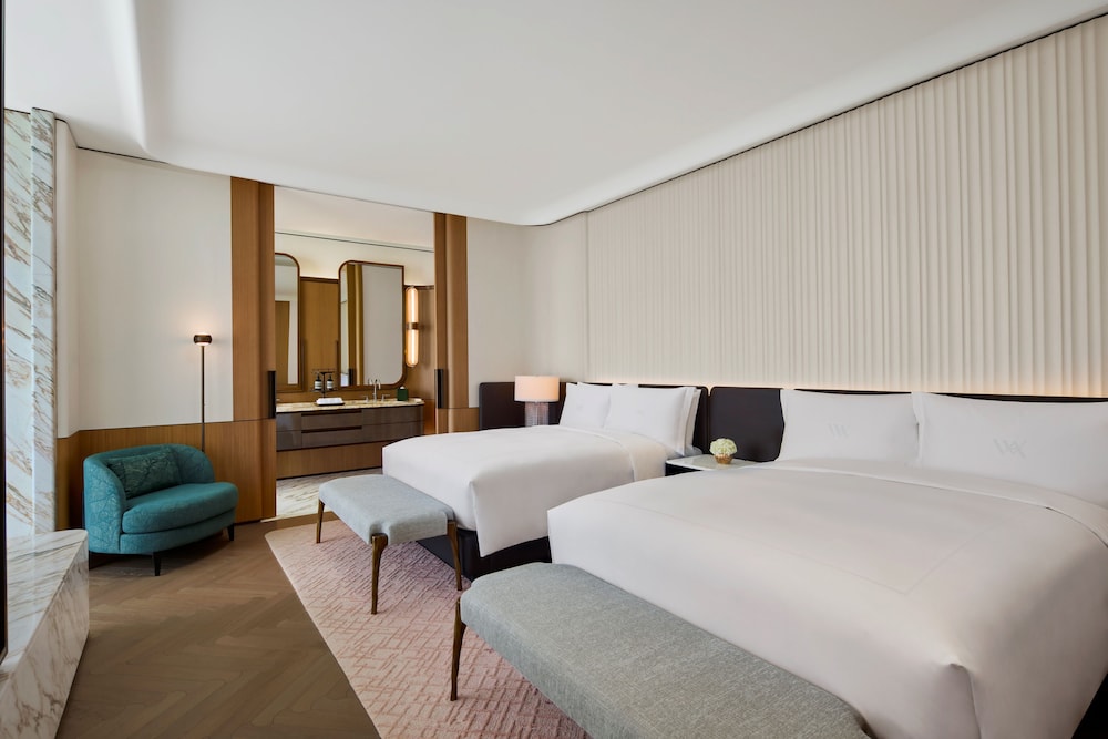 Waldorf, Suite, 2 Queen Beds, Outdoor Jetted Tub